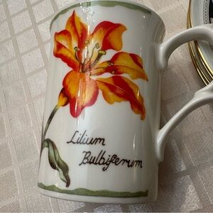 Splendid handpainted tea/coffee cup made in England of the finest porcelaine